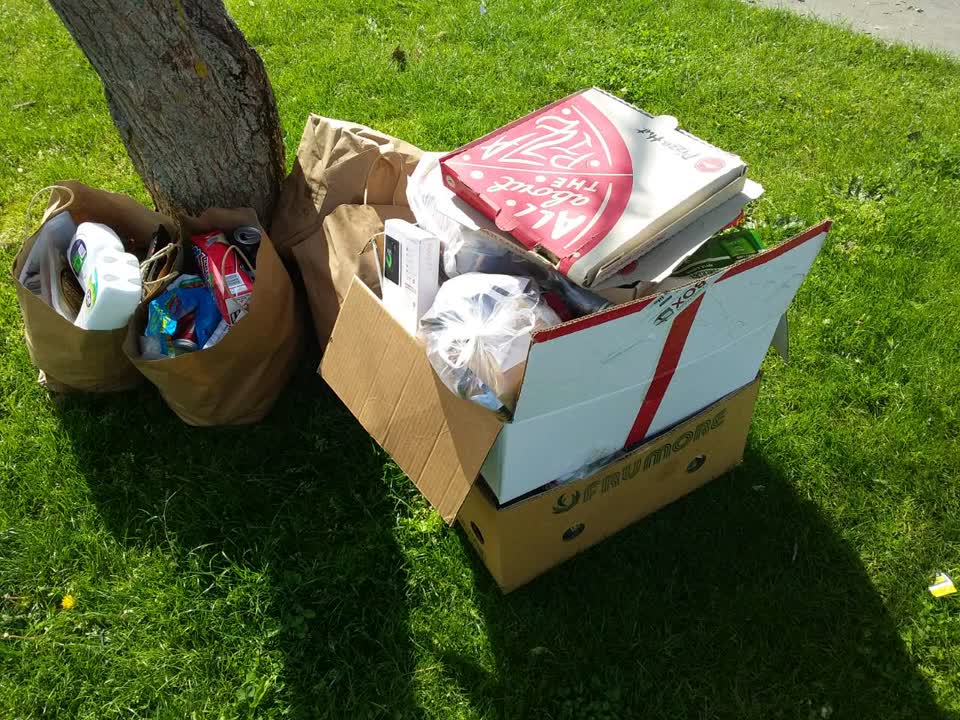 The photograph attached to this rubbish/recycling report