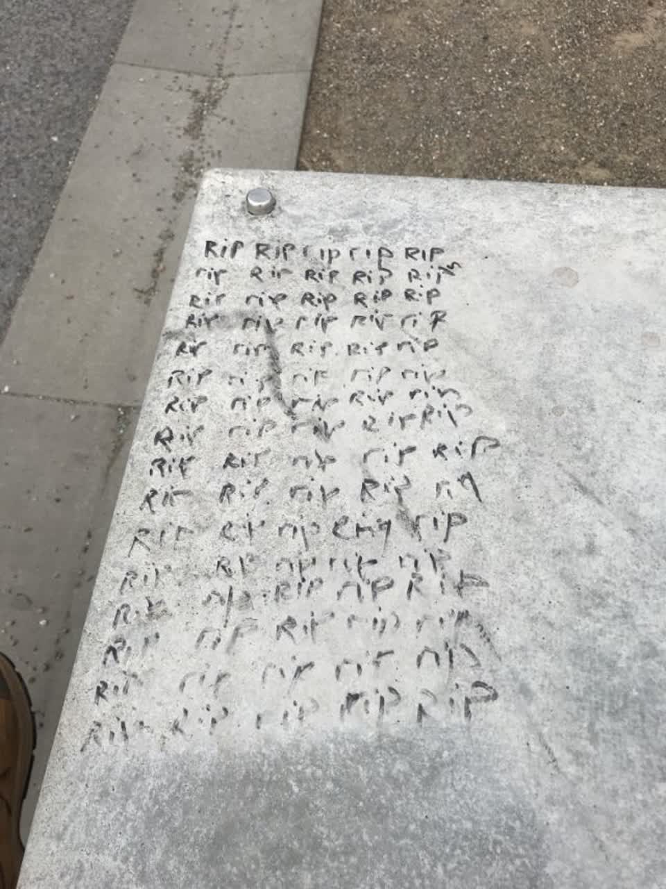 The photograph attached to this graffiti report