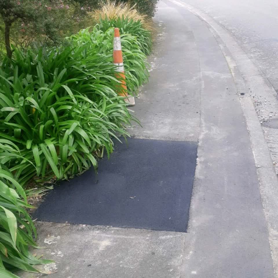 The photograph attached to this roading/streets report