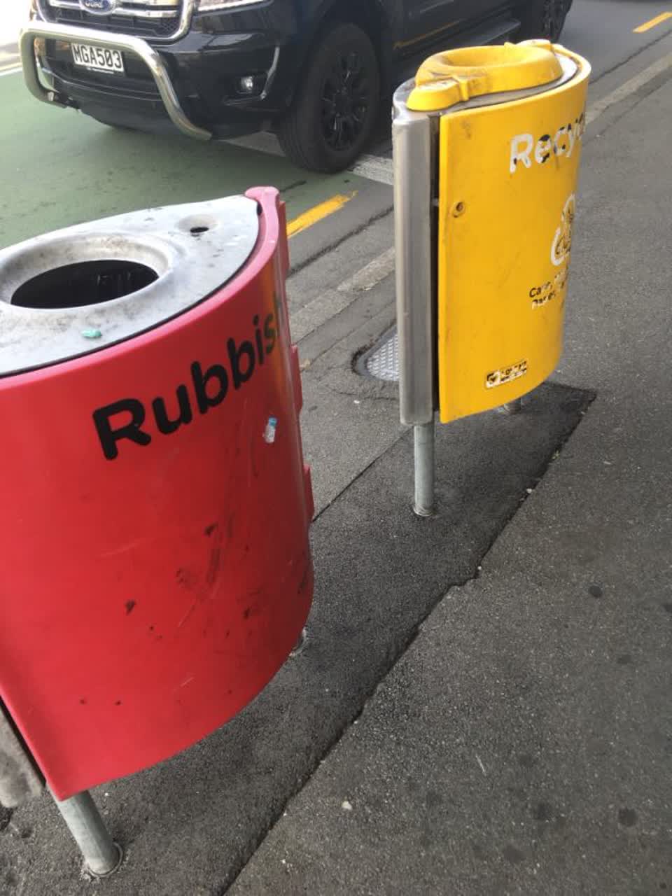 The photograph attached to this rubbish/recycling report