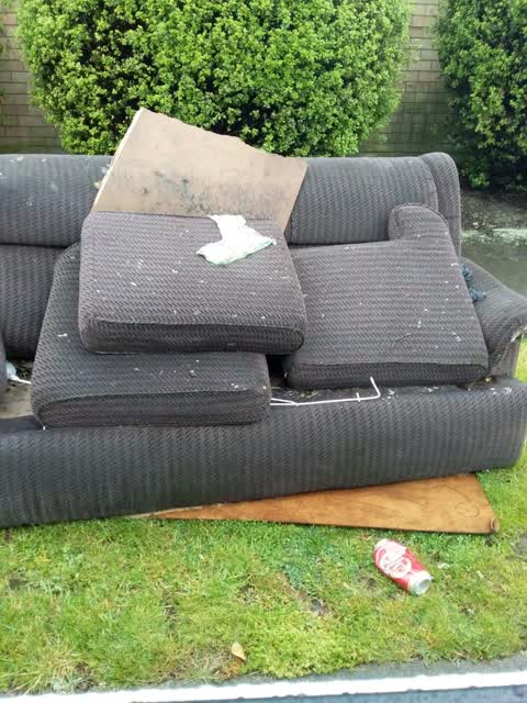 Rubbish/Recycling, a report photo