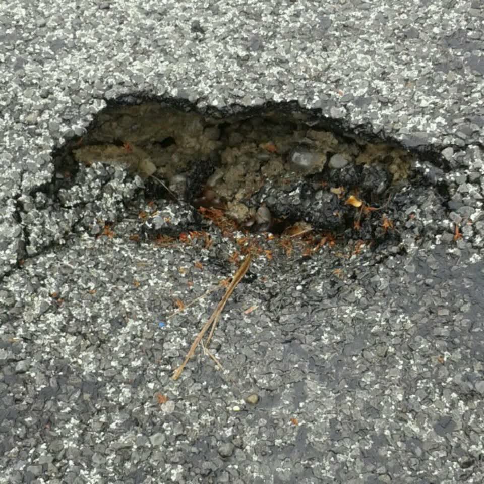 The photograph attached to this roading/streets report