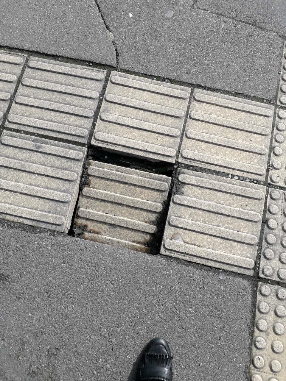 The photograph attached to this roading/streets report