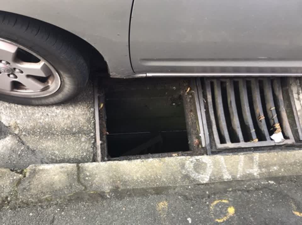 The photograph attached to this roading/streets report