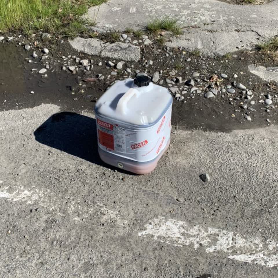 The photograph attached to this rubbish/recycling report