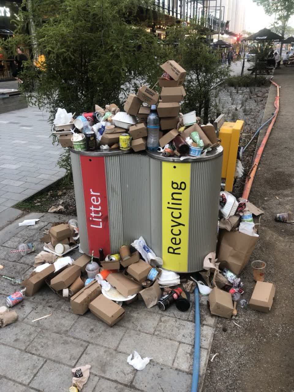 The photograph attached to this rubbish/recycling report