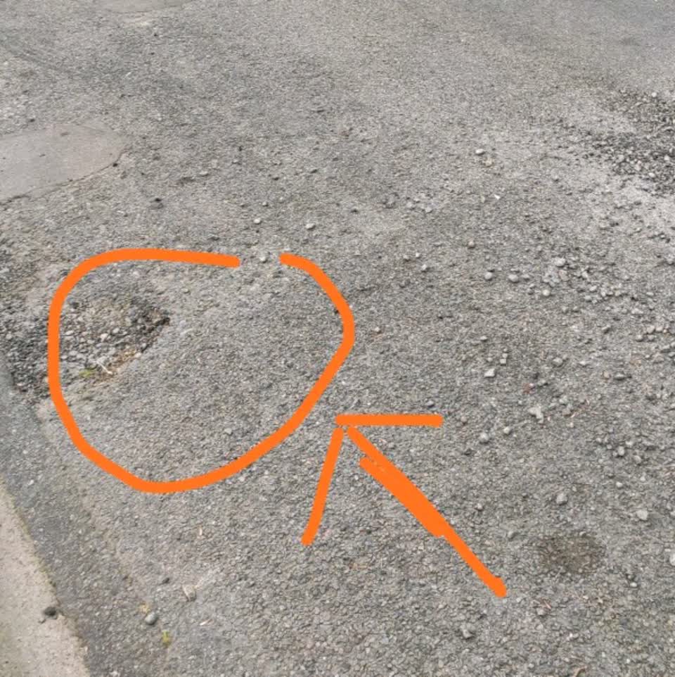 The photograph attached to this roading/streets report