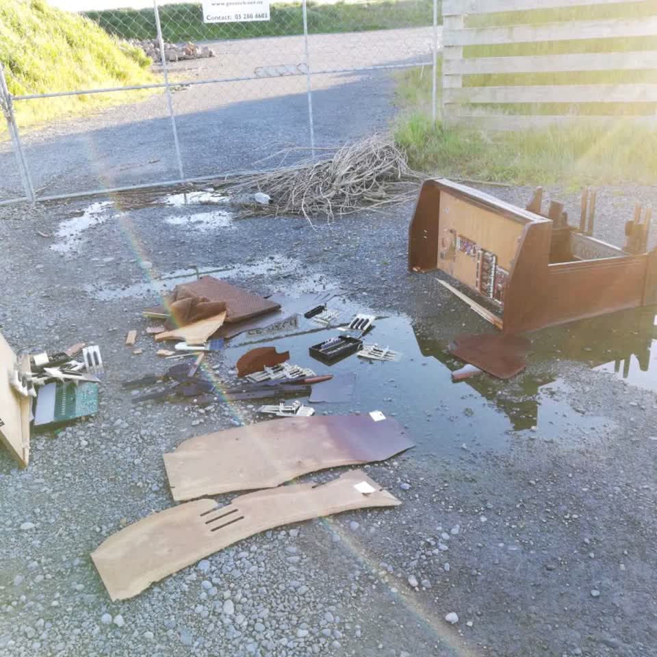The photograph attached to this rubbish/recycling report