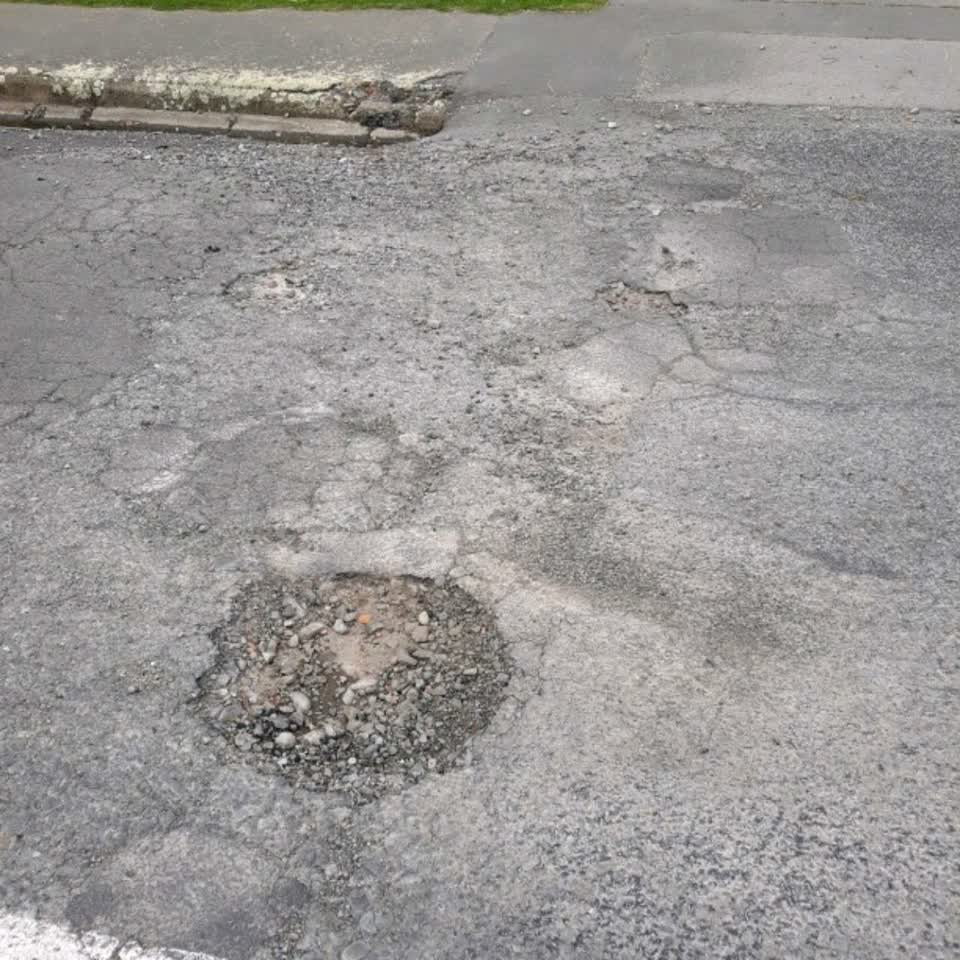 The photograph attached to this roading/streets report