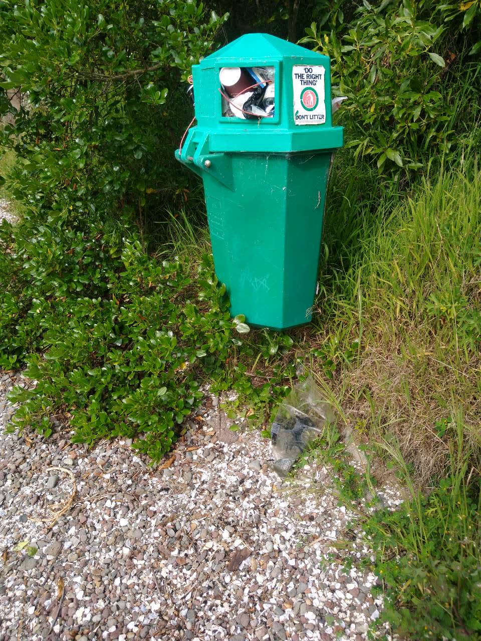 The photograph attached to this rubbish/recycling report