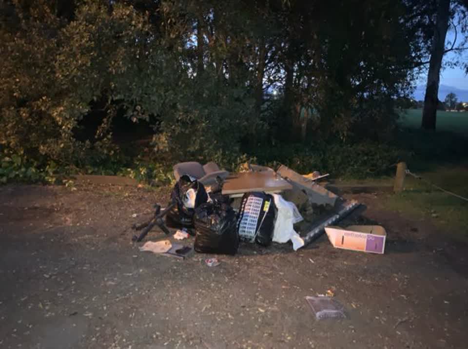 The photograph attached to this rubbish/recycling report