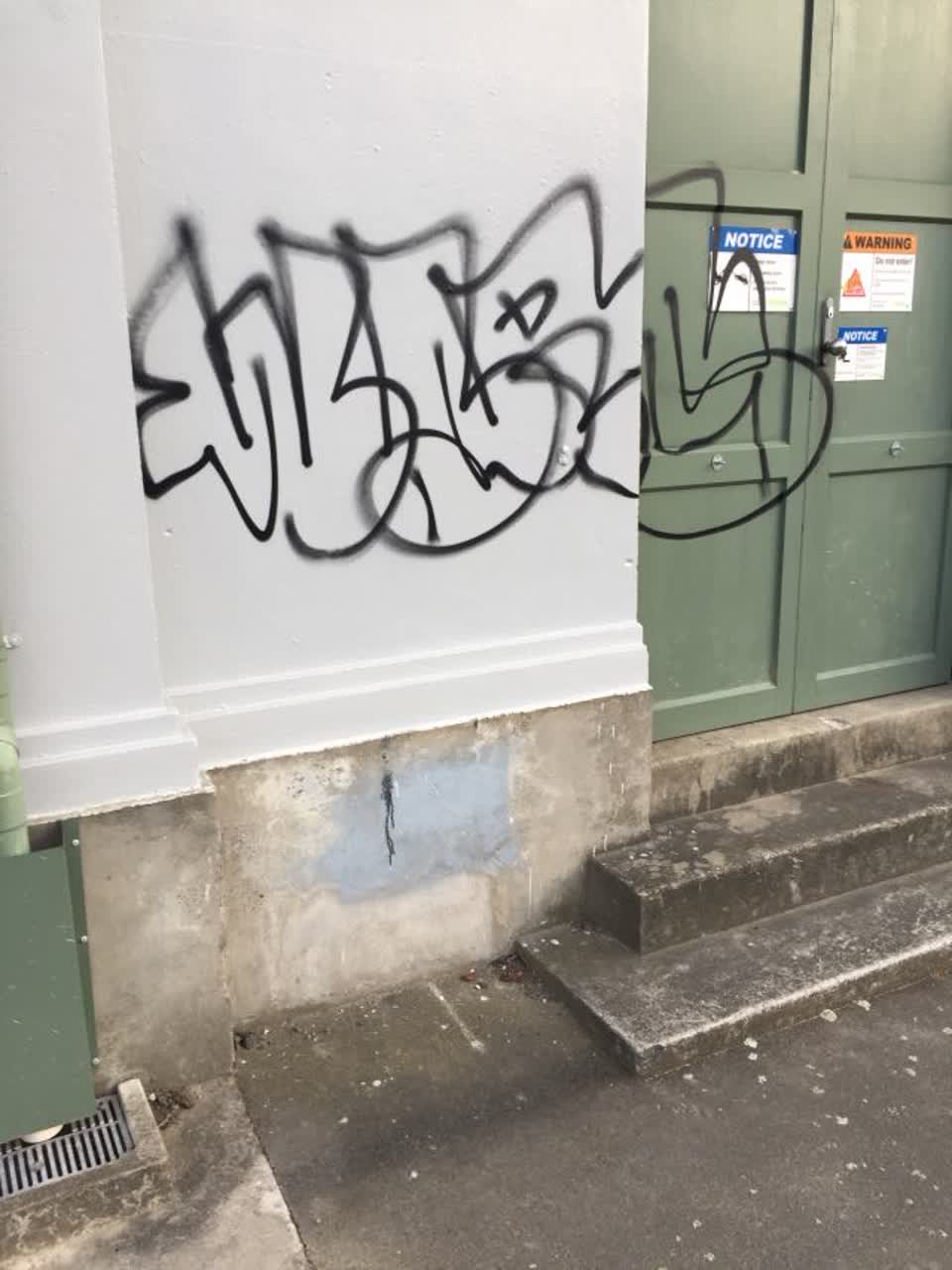 The photograph attached to this graffiti report