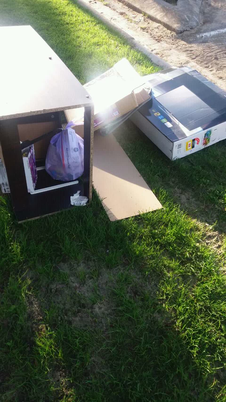 The photograph attached to this rubbish/recycling report