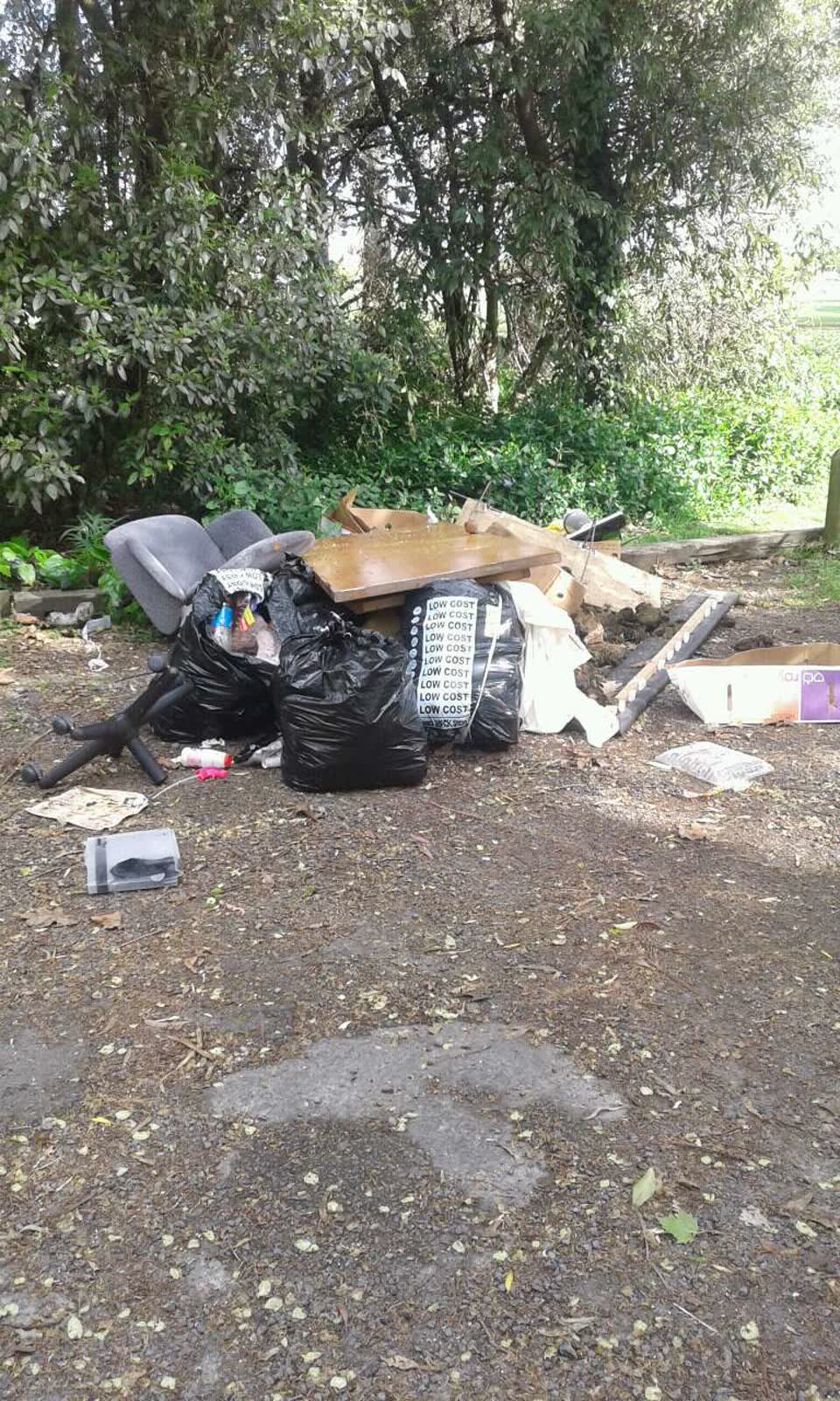 The photograph attached to this rubbish/recycling report