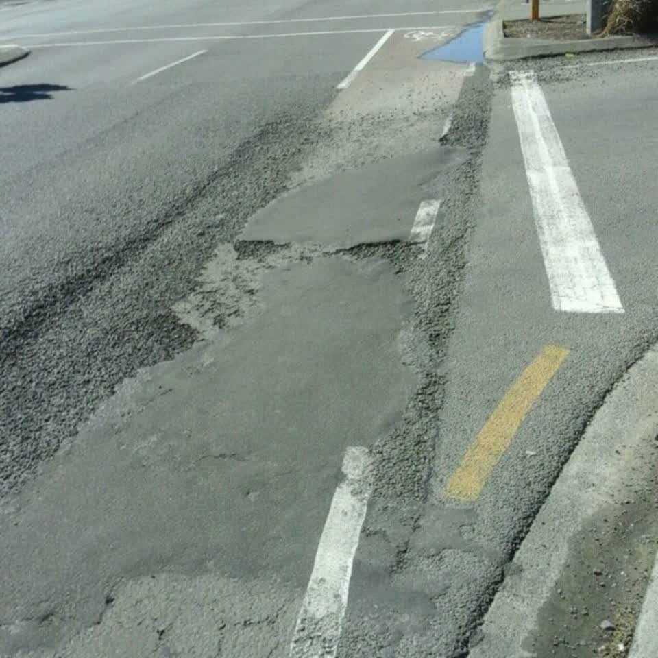 The photograph attached to this roading/streets report
