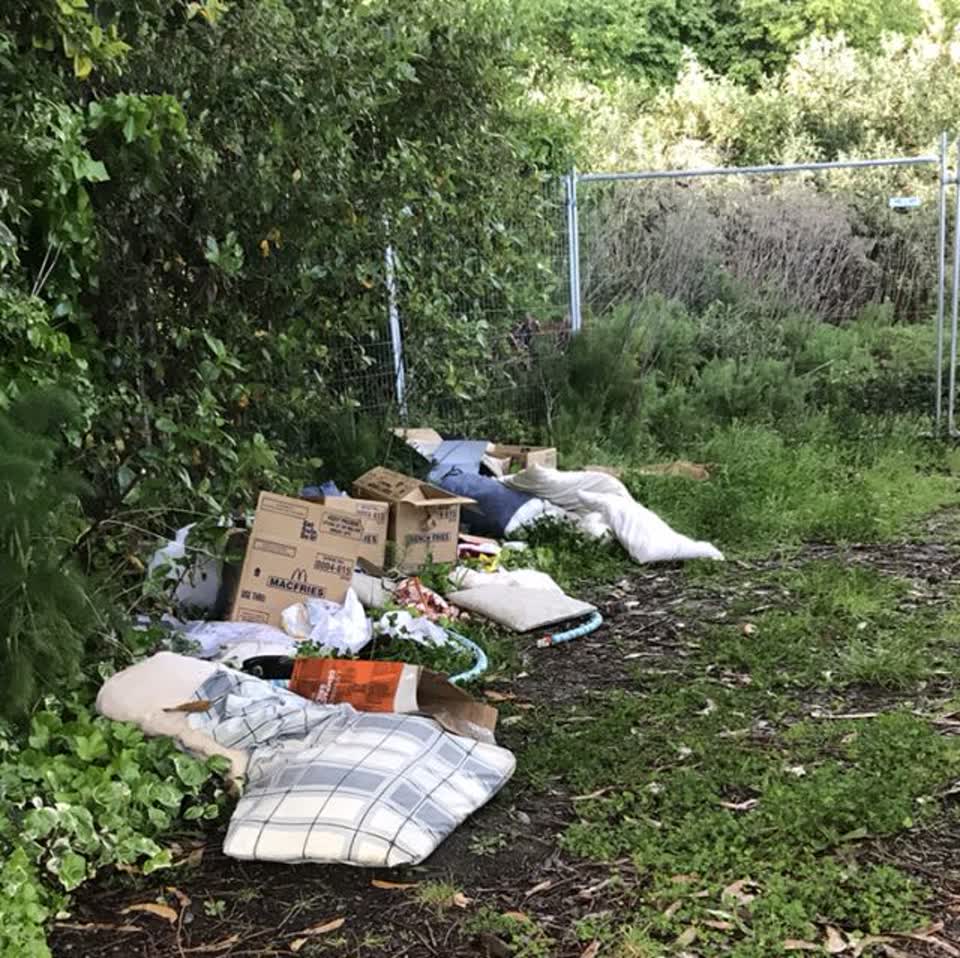 The photograph attached to this rubbish/recycling report