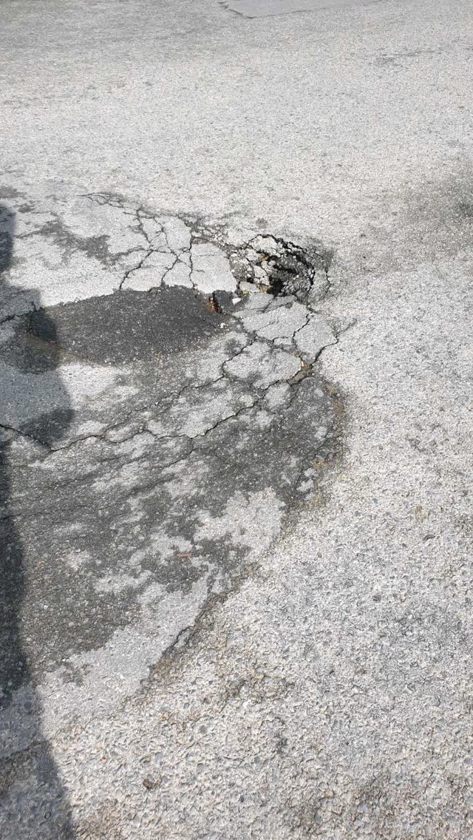 The photograph attached to this roading/streets report