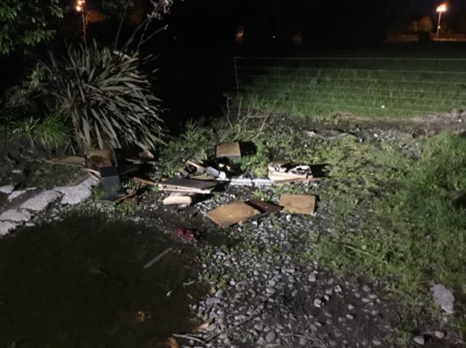 The photograph attached to this rubbish/recycling report