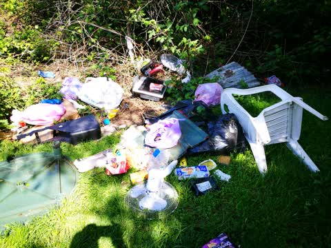 Rubbish/Recycling, a report photo