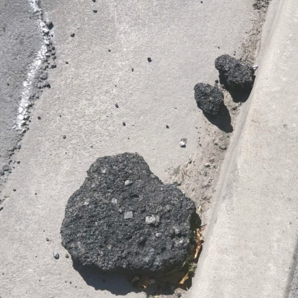 The photograph attached to this roading/streets report