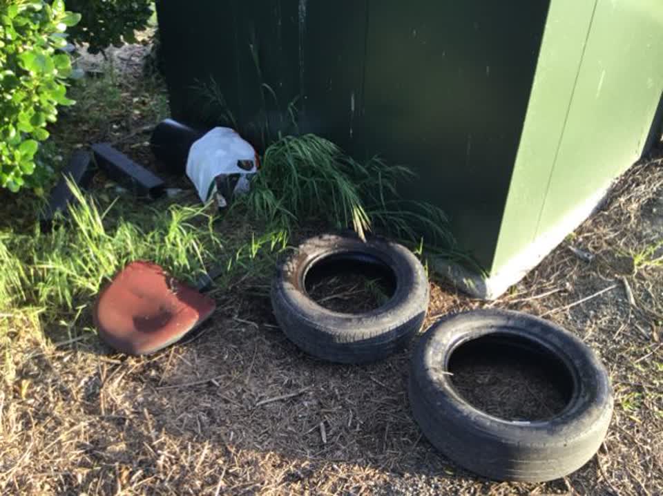 The photograph attached to this rubbish/recycling report