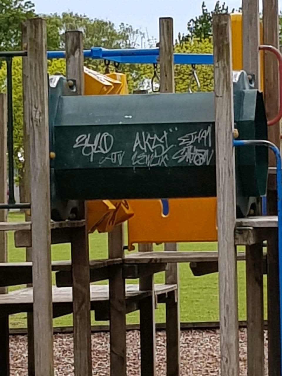 The photograph attached to this graffiti report