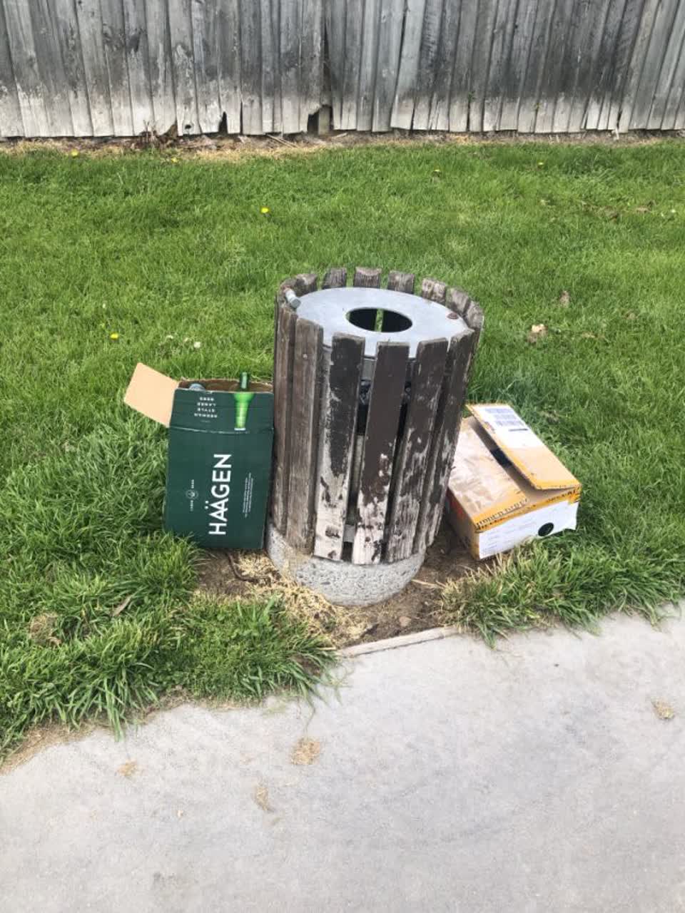The photograph attached to this rubbish/recycling report