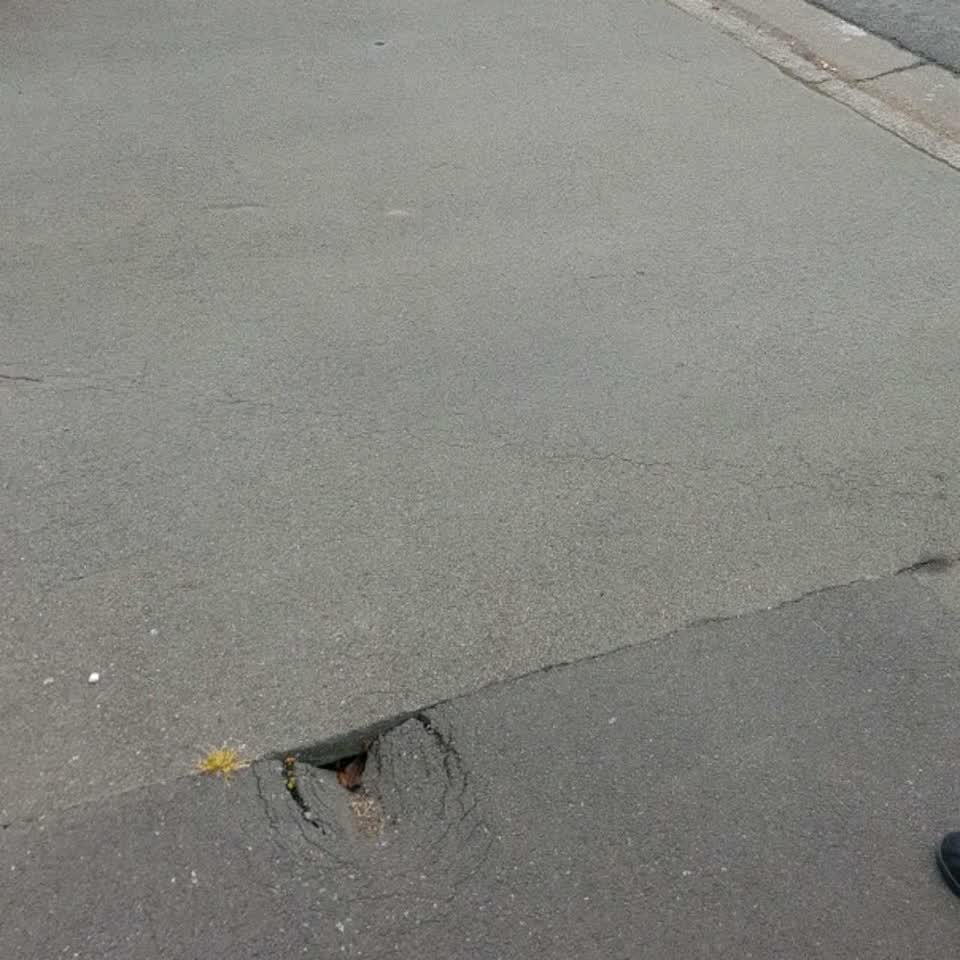 The photograph attached to this roading/streets report