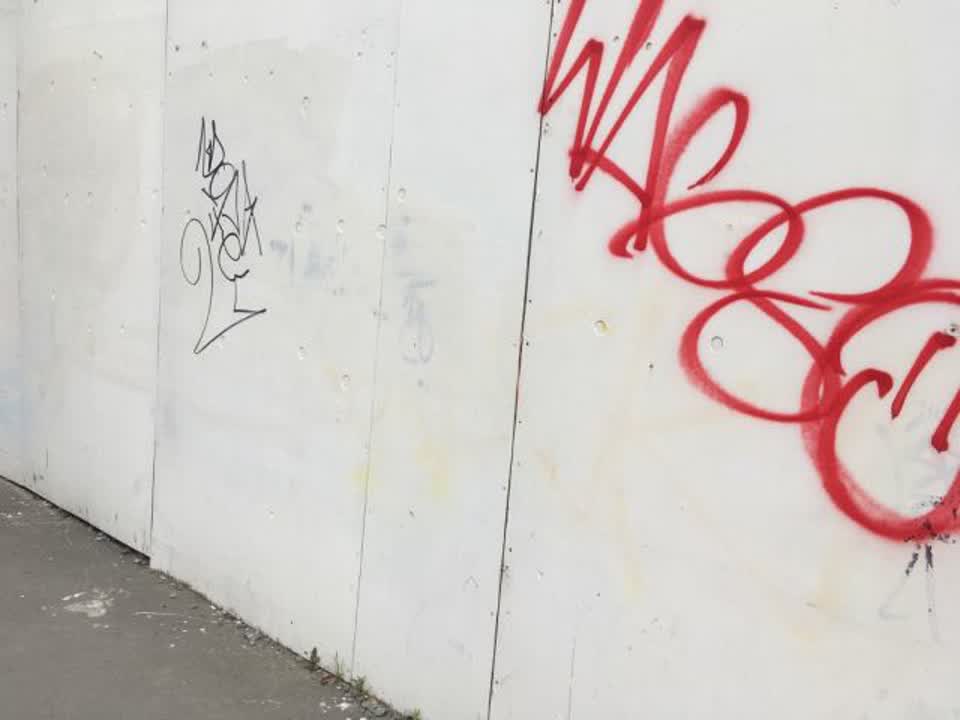 The photograph attached to this graffiti report