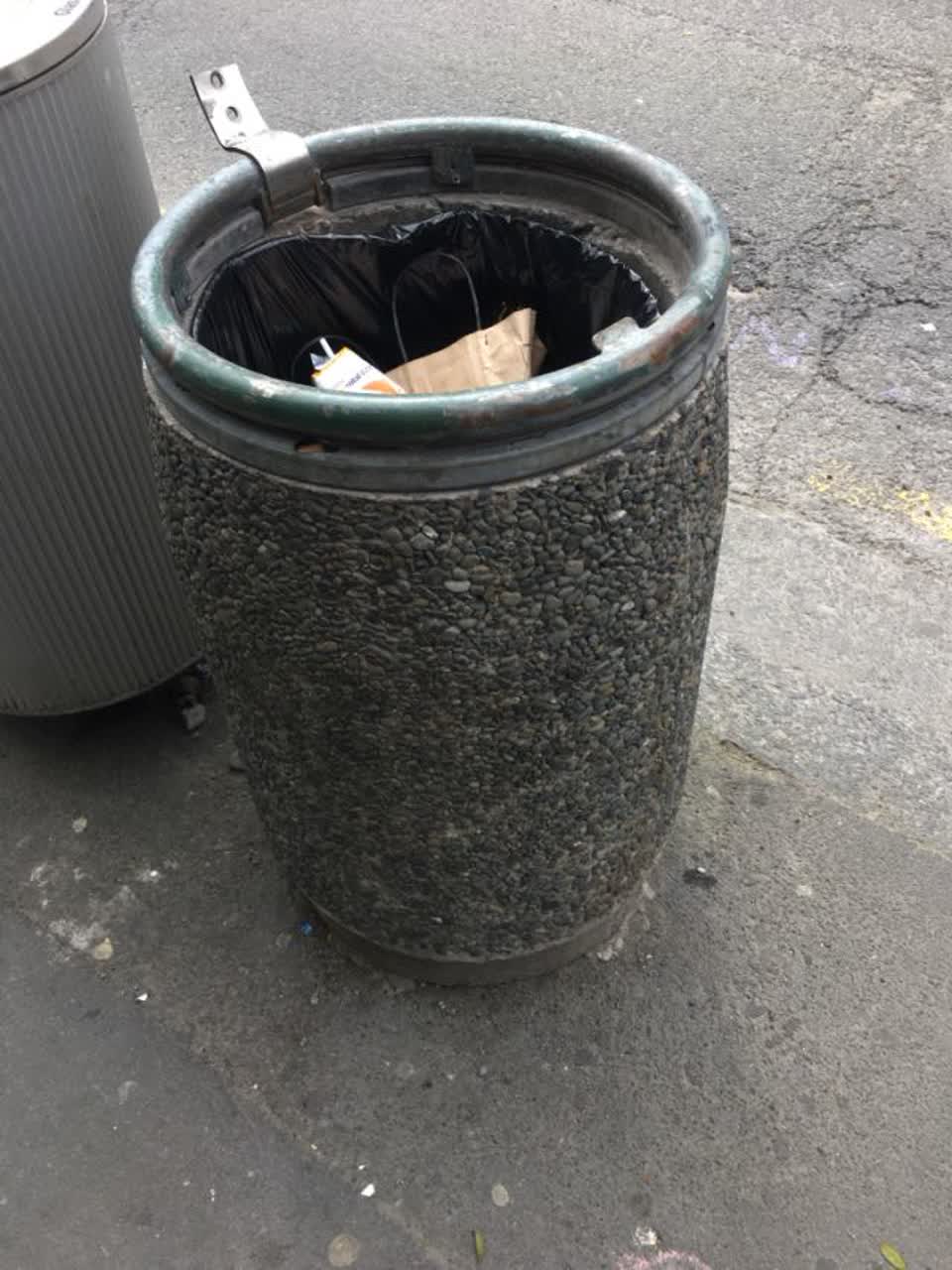The photograph attached to this rubbish/recycling report