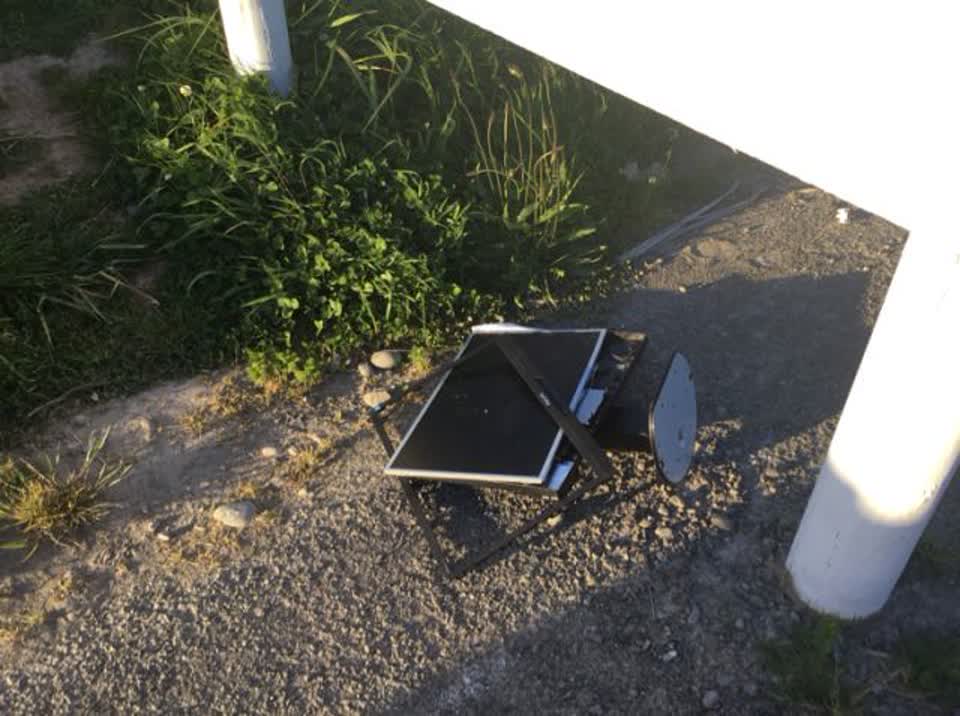 The photograph attached to this rubbish/recycling report