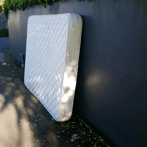 Rubbish/Recycling, a report photo