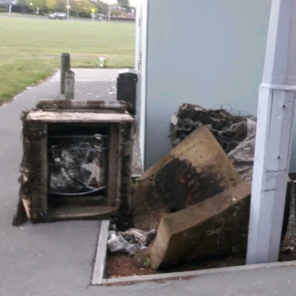 The photograph attached to this rubbish/recycling report