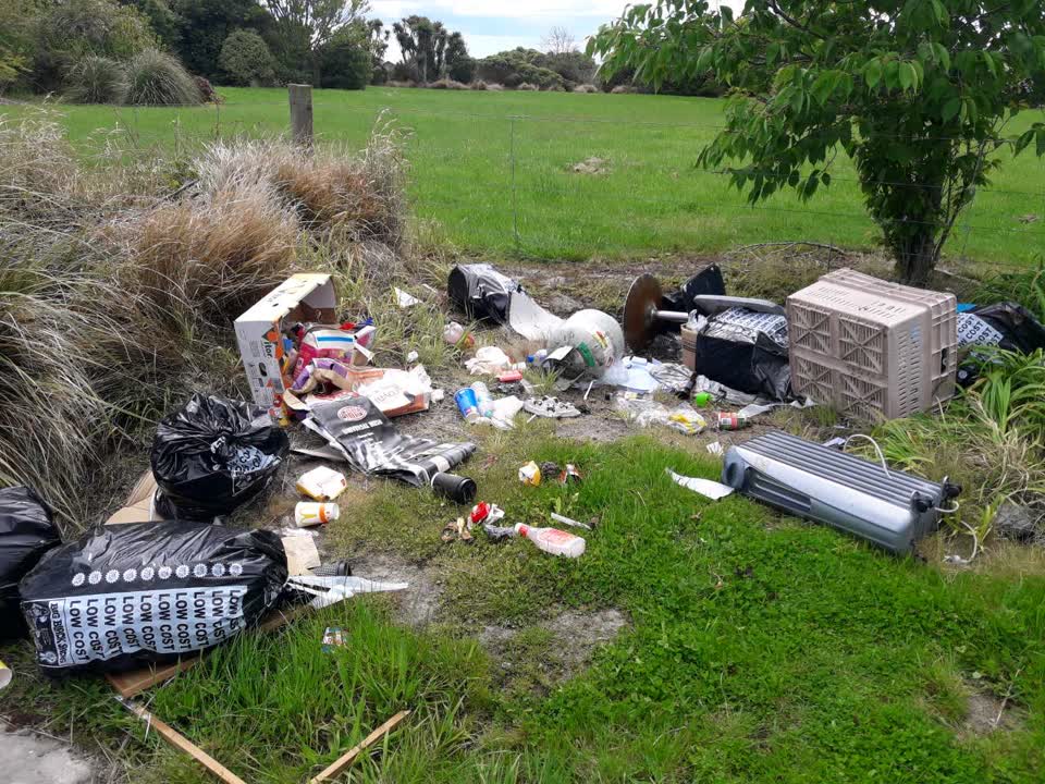 The photograph attached to this rubbish/recycling report