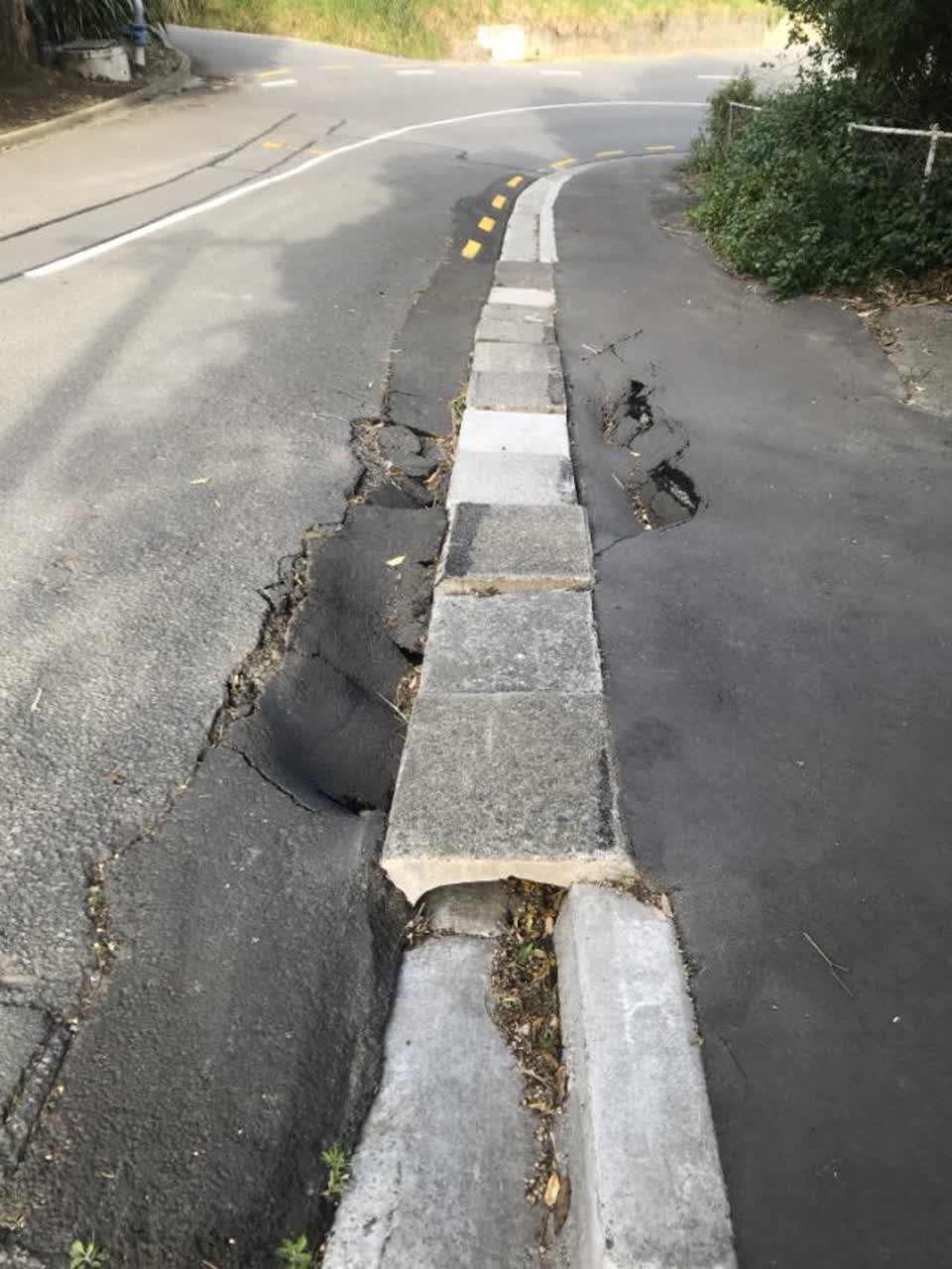 The photograph attached to this roading/streets report