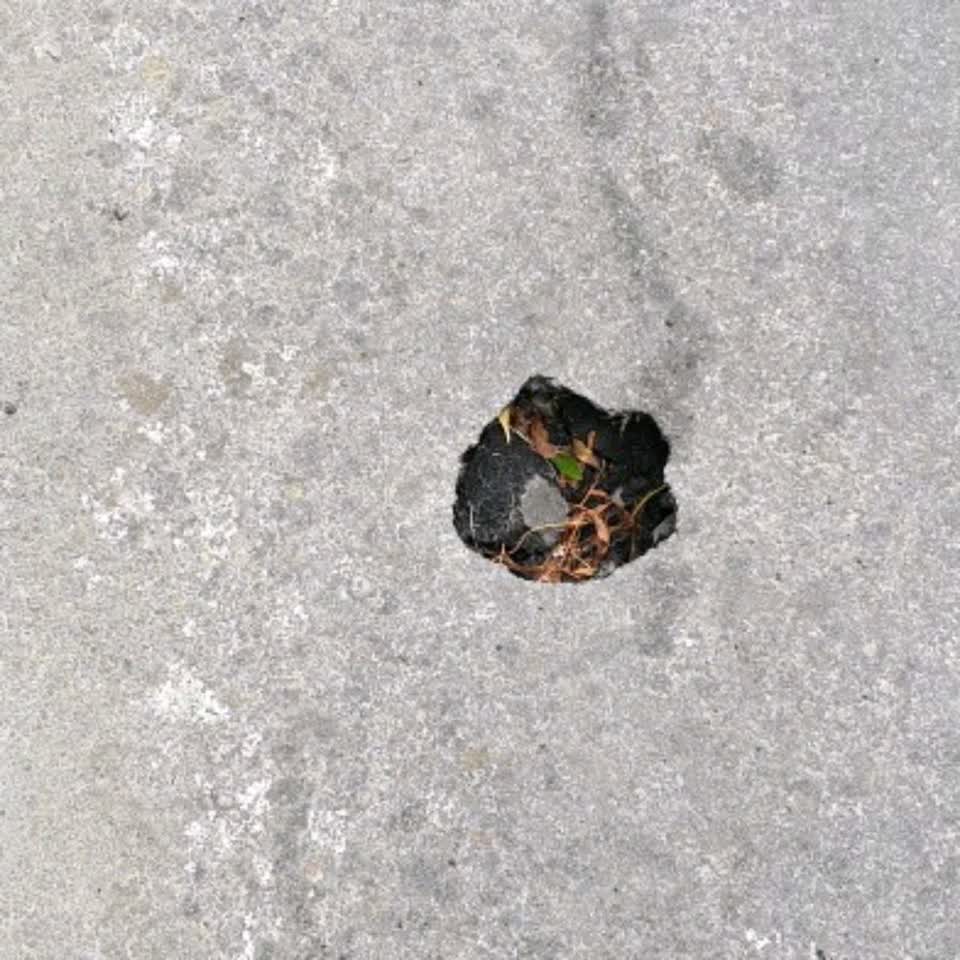 The photograph attached to this roading/streets report