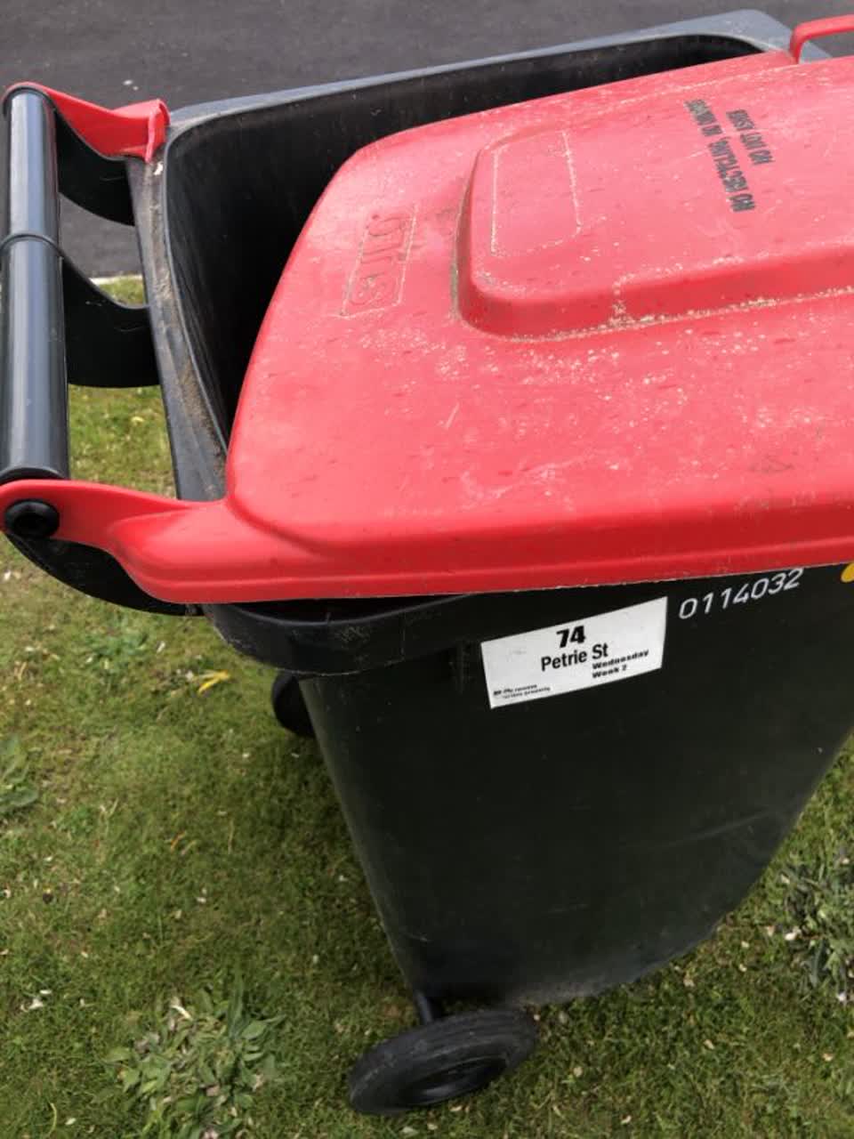 The photograph attached to this rubbish/recycling report