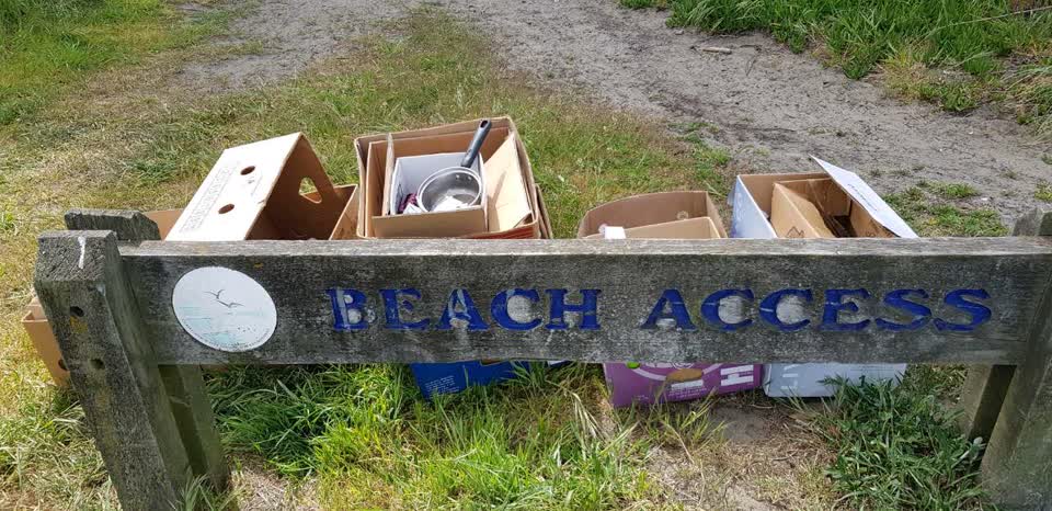 The photograph attached to this rubbish/recycling report