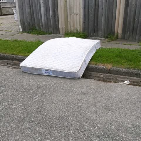 Rubbish/Recycling, a report photo