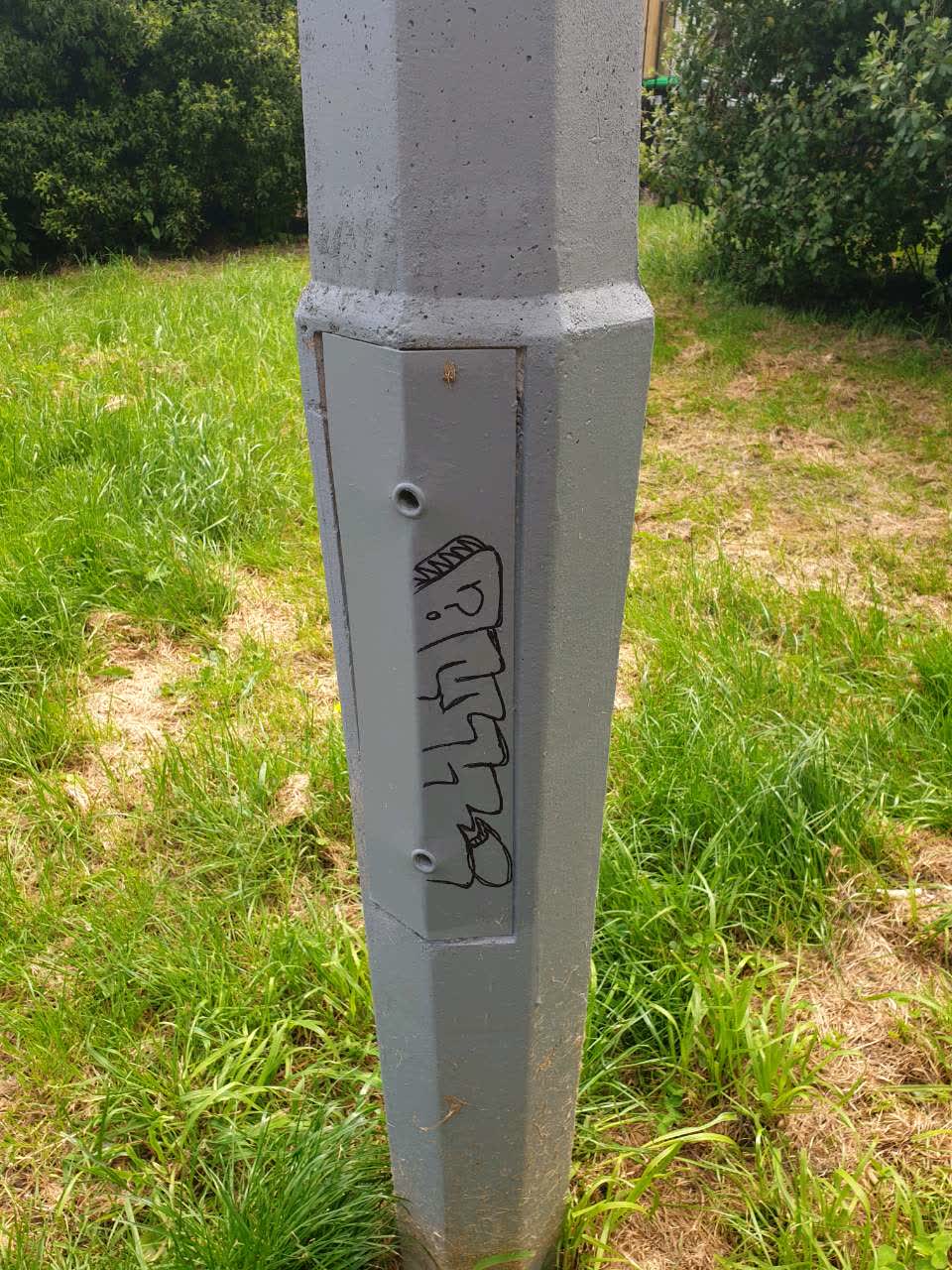 The photograph attached to this graffiti report