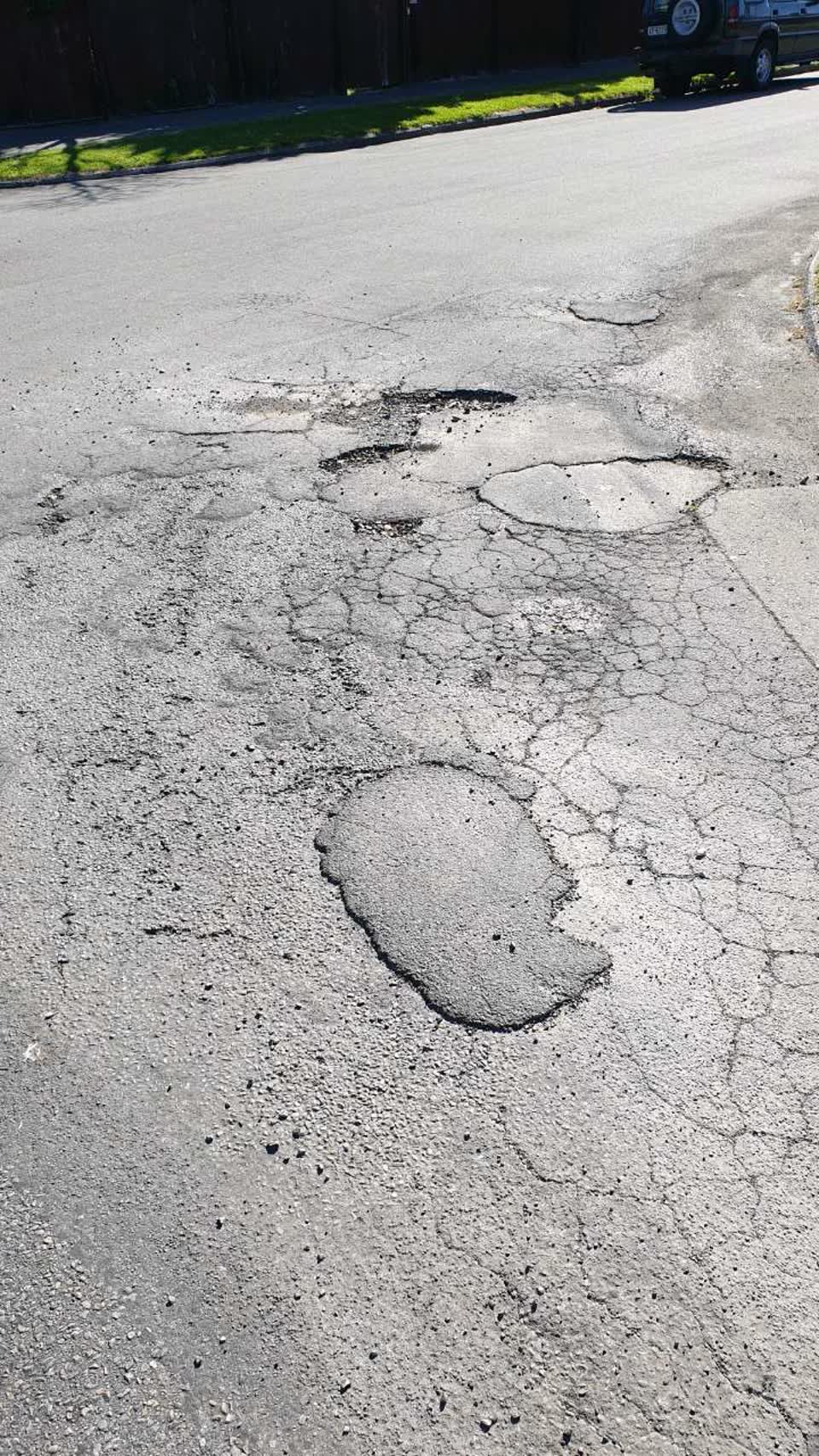 The photograph attached to this roading/streets report