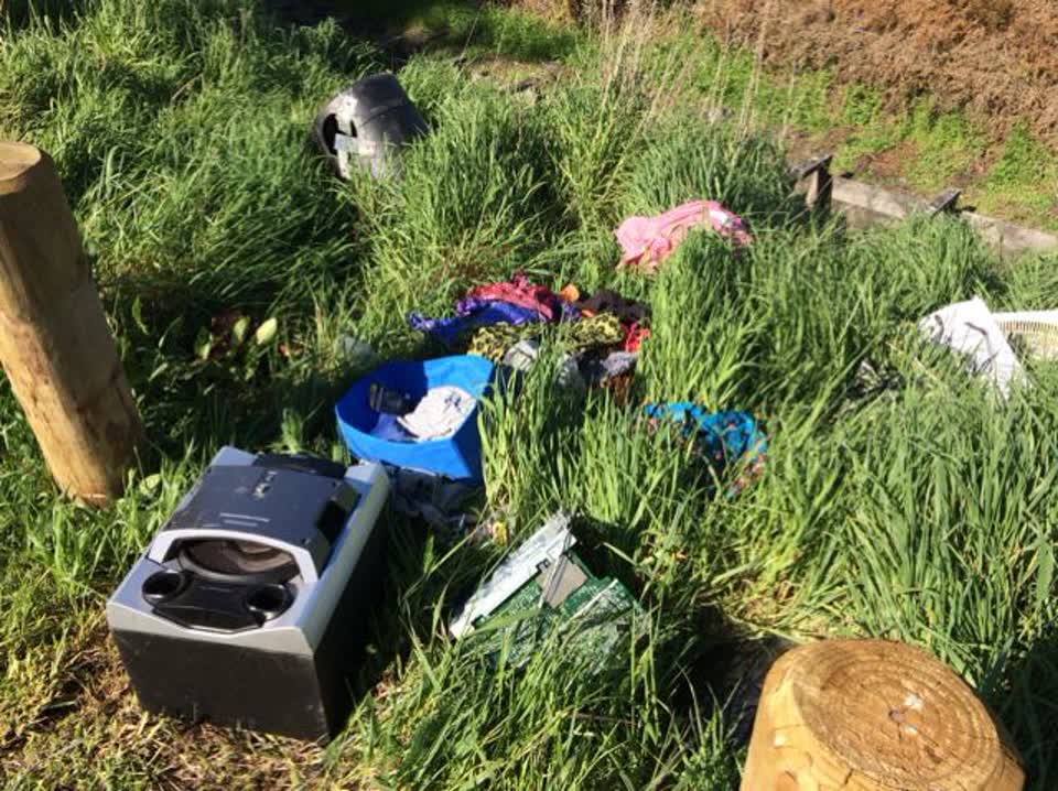 The photograph attached to this rubbish/recycling report