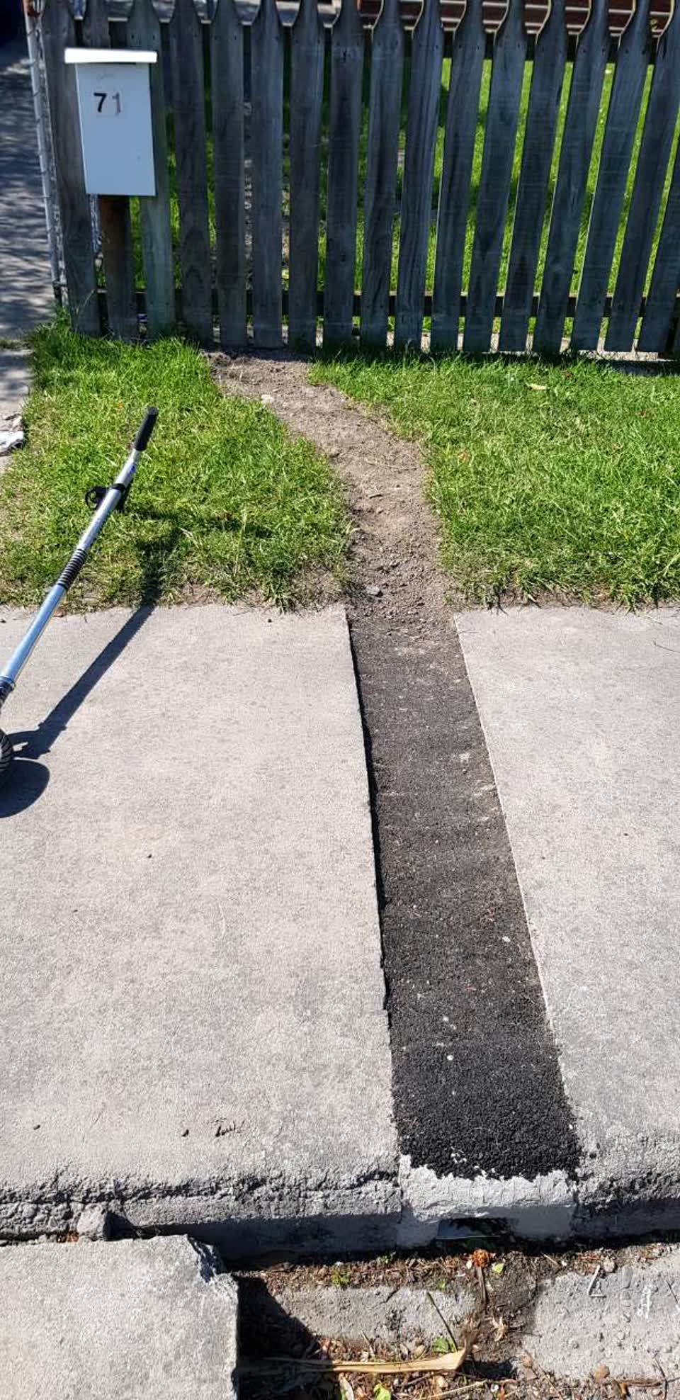 The photograph attached to this roading/streets report