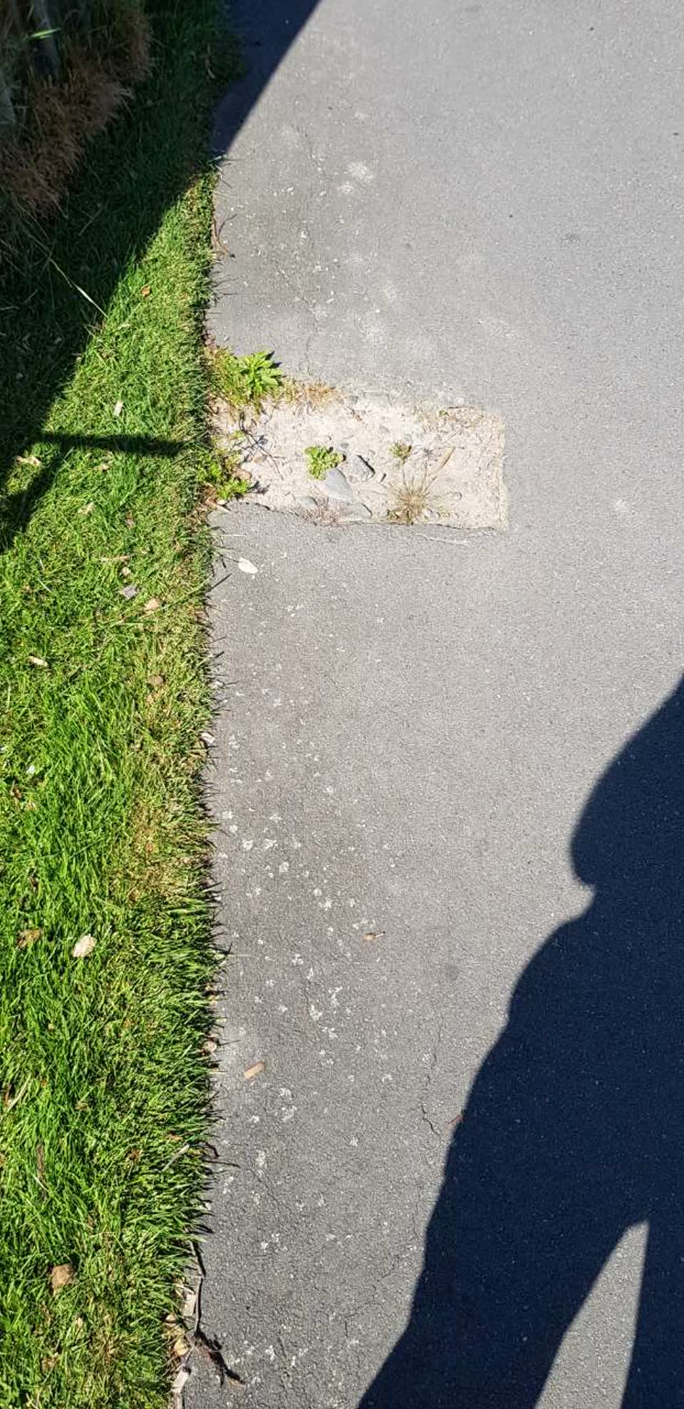 The photograph attached to this roading/streets report