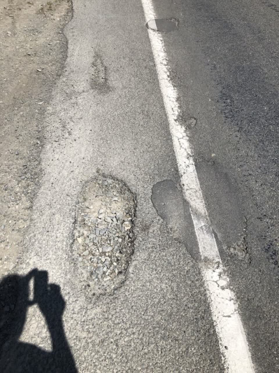 The photograph attached to this roading/streets report