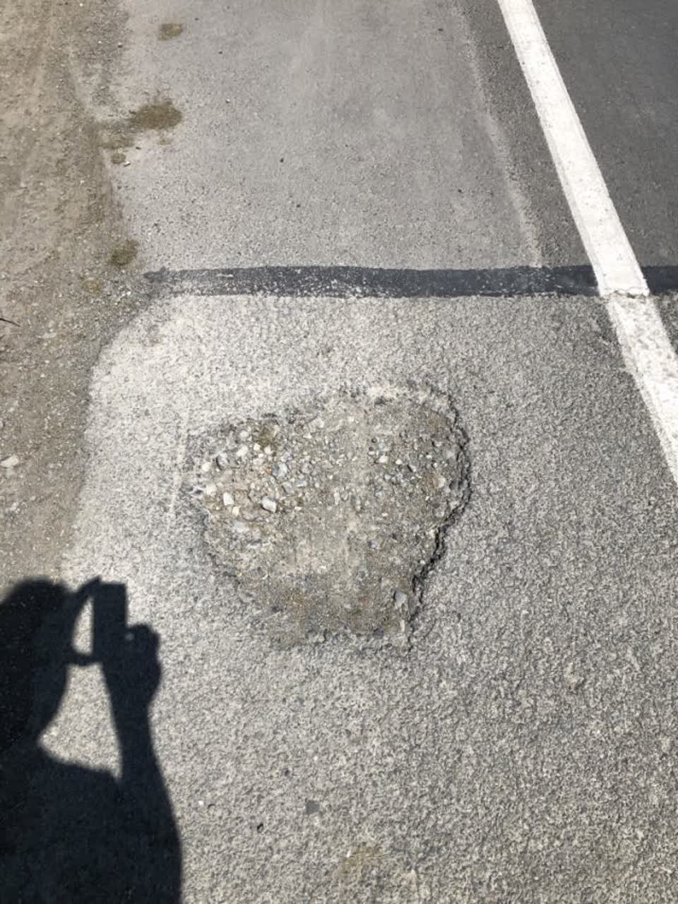 The photograph attached to this roading/streets report