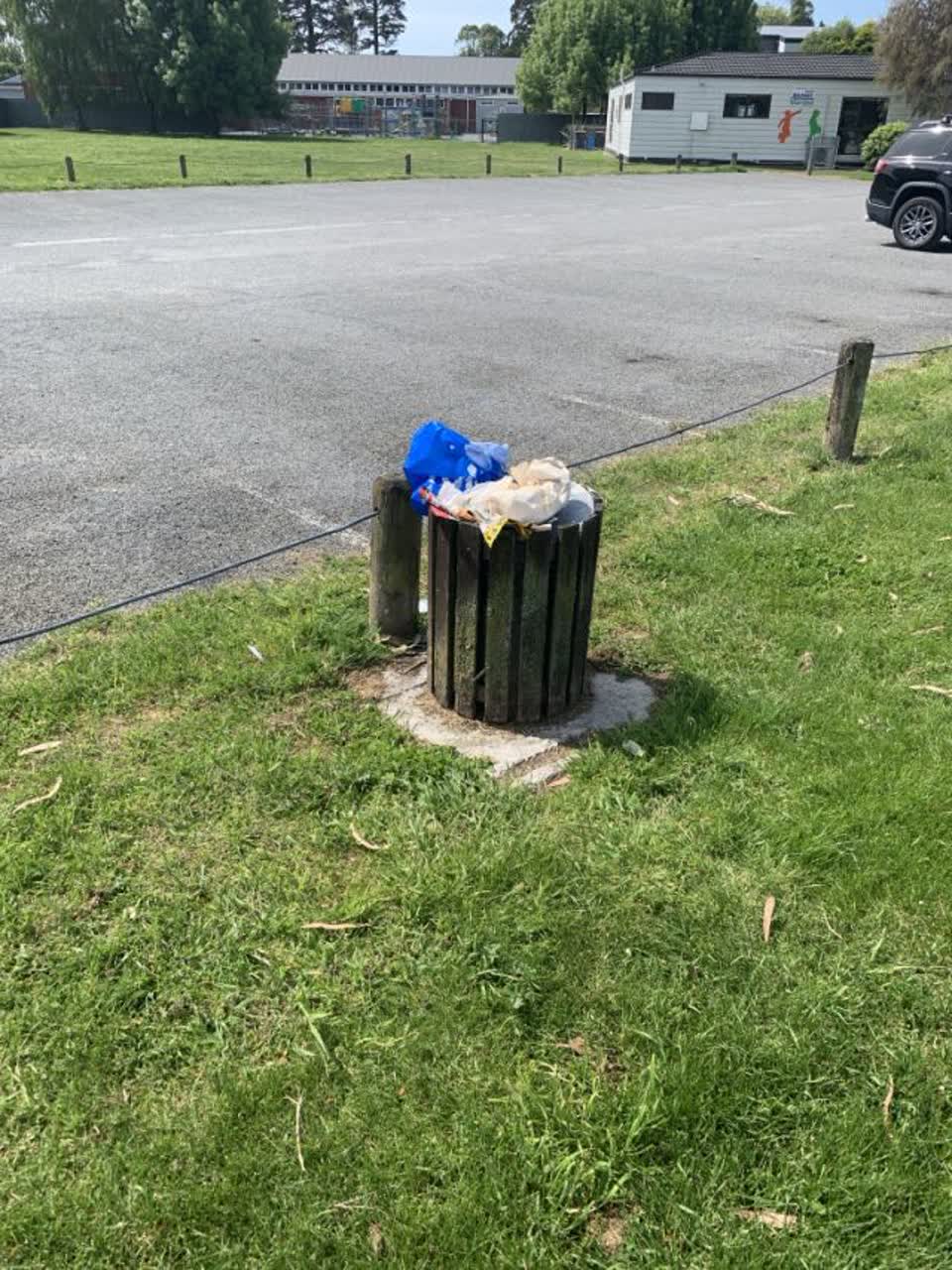 The photograph attached to this rubbish/recycling report