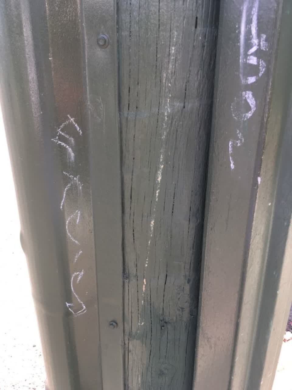 The photograph attached to this graffiti report
