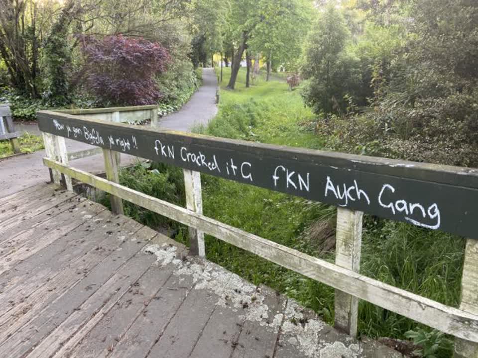 The photograph attached to this graffiti report