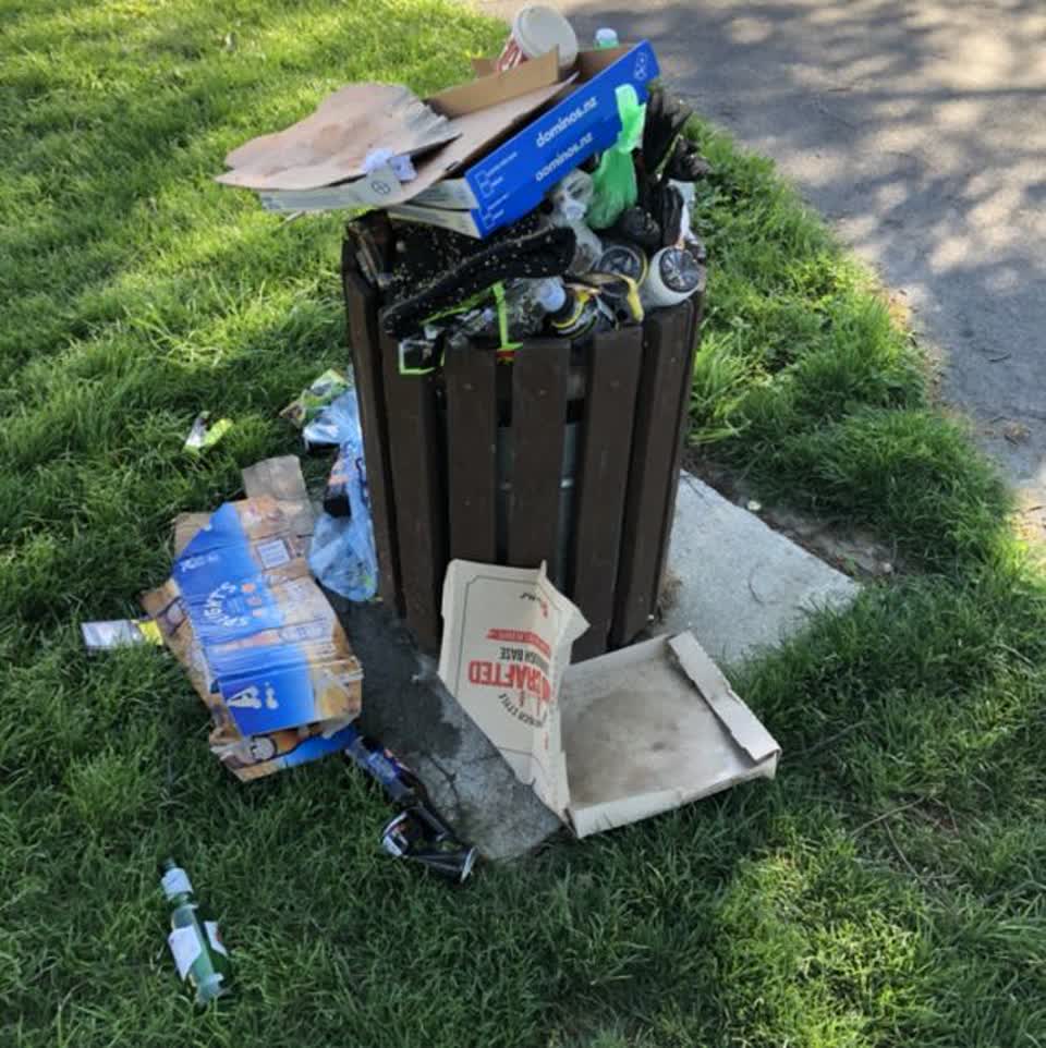The photograph attached to this rubbish/recycling report